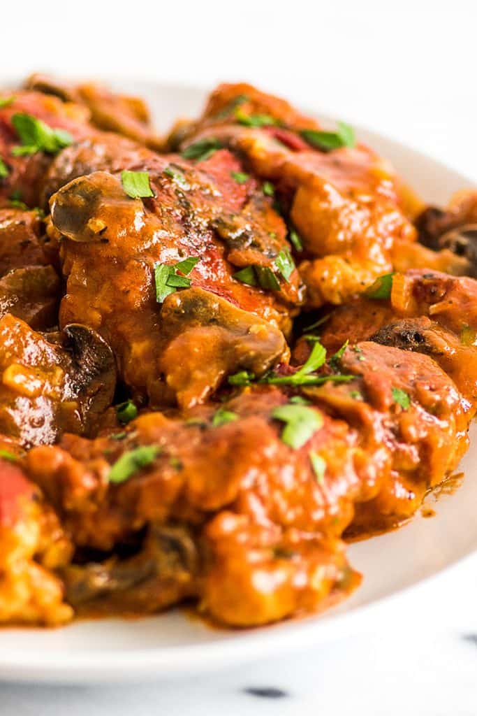 This Easy Chicken Cacciatore is one of my favorite easy-to-make dinners! | Easy Dinners | Easy Pasta | Chicken Pasta |