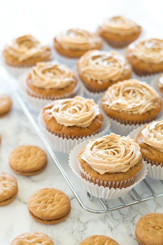 Do-si-do Cupcakes - Intensely peanut buttery cupcakes topped with peanut butter buttercream. Recipe includes nutritional information and small-batch instructions. From BakingMischief.com