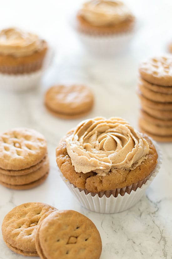 Do-si-do Cupcakes - Intensely peanut buttery cupcakes topped with peanut butter buttercream. Recipe includes nutritional information and small-batch instructions. From BakingMischief.com