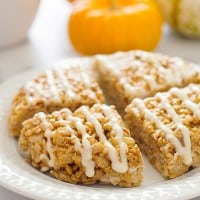 You can make these Small-batch Pumpkin Spice Rice Krispie Treats in just a few minutes for a simple, fun fall treat. Recipe includes nutritional information. From BakingMischief.com