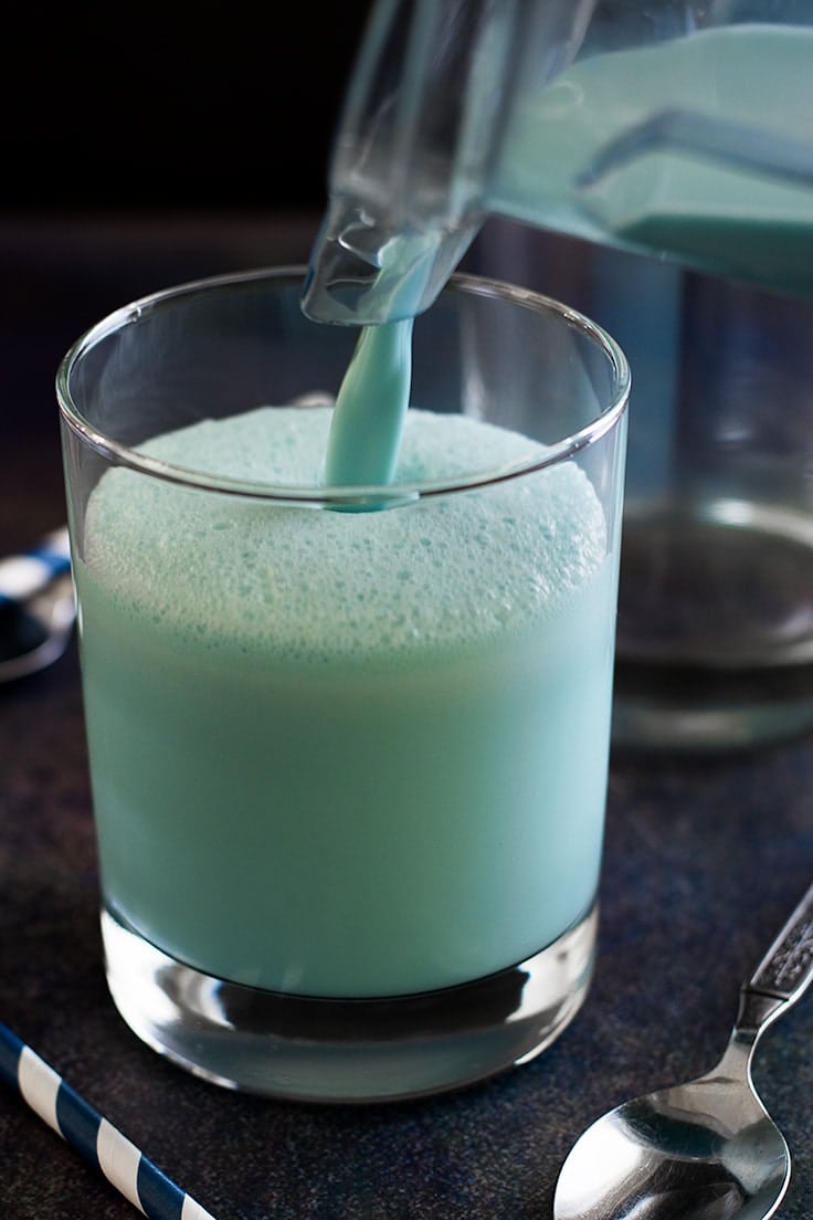 Make this Frosty Bantha Milk (aka Blue Milk) for your next Star Wars party!
