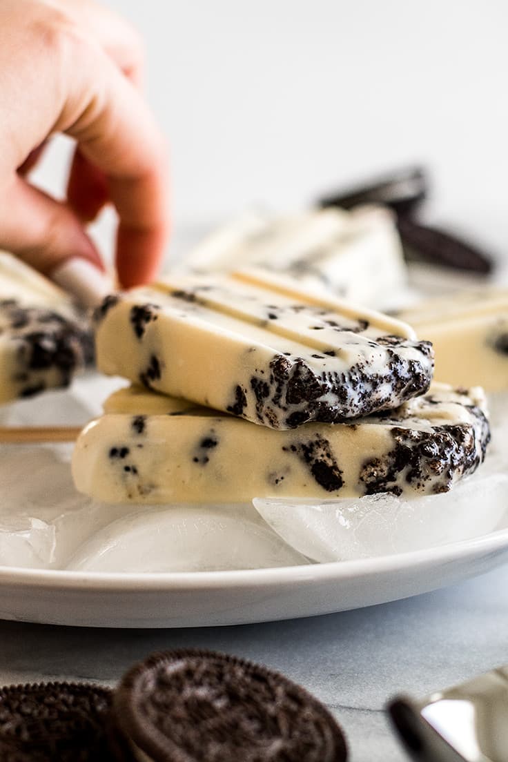 These Cookies and Cream Popsicles might be my favorite popsicles!