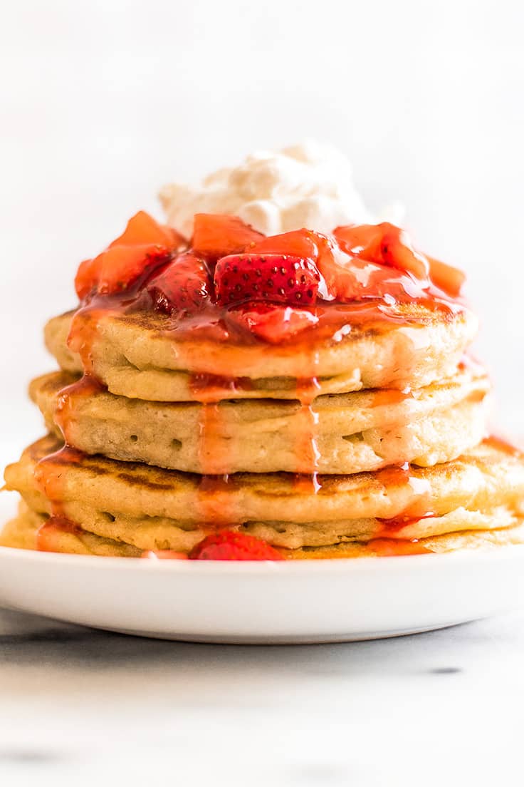There is no better pancake or waffle topping than this Quick and Easy Strawberry Sauce! | Breakfast |