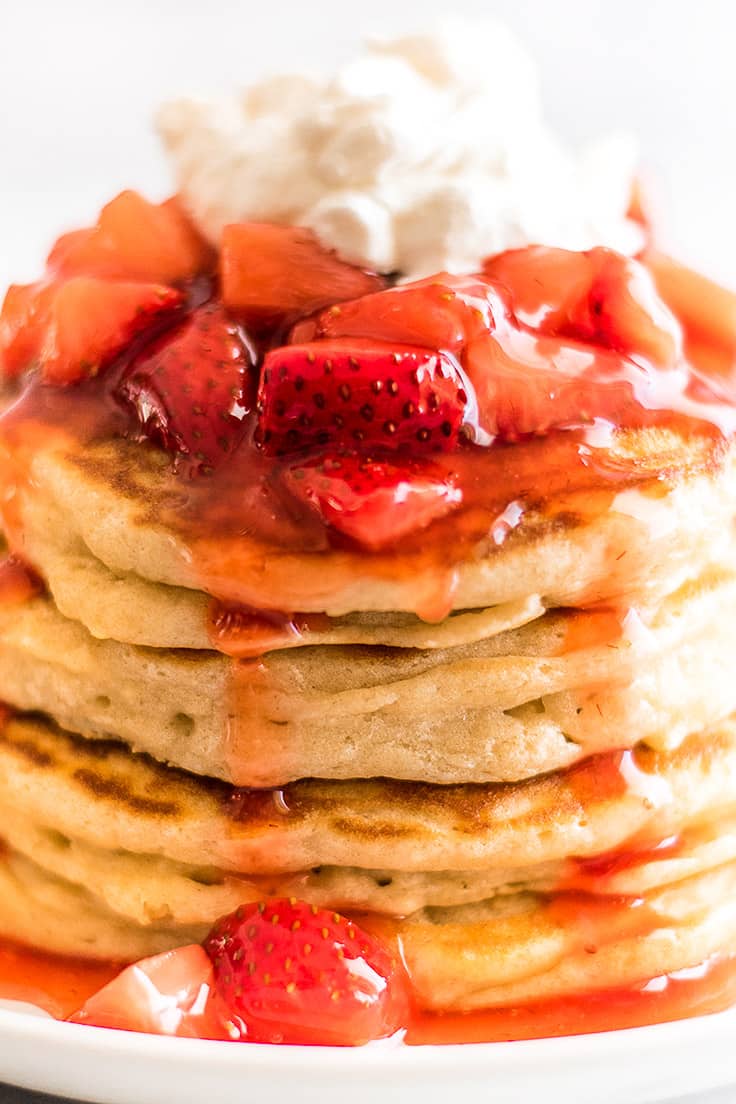 This Strawberry Sauce for Pancakes and Waffles is super delicious, super quick, and super easy to make. | Breakfast |