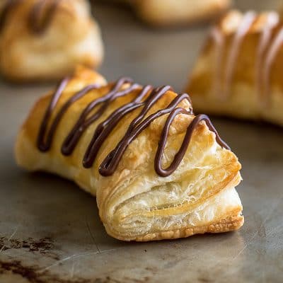 These Direwolf Claws are the perfect fun and easy dessert for Game of Thrones watch parties! | Nerdy Recipes | Nerdy Desserts |