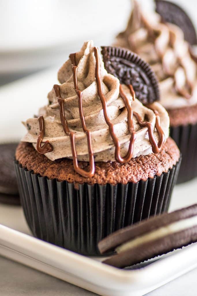 You need these Small-batch Oreo Cupcakes in your life! | #cupcakes | #Oreos | Small-batch Desserts |