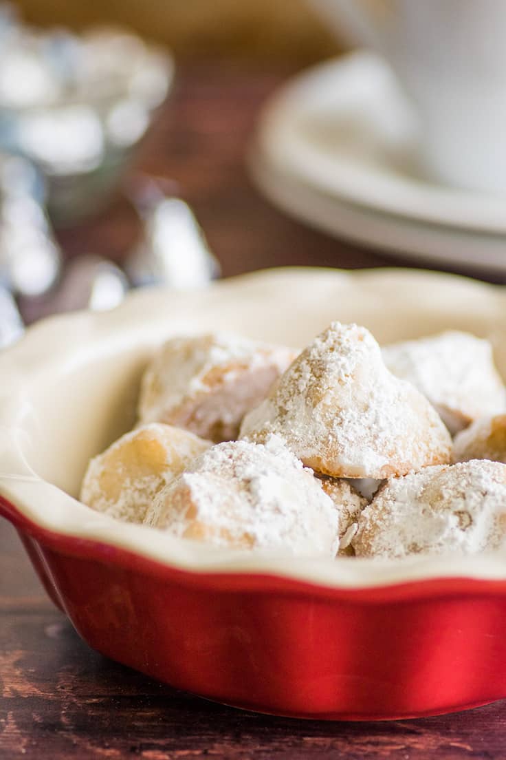 Snowball cookies in a pie dish.