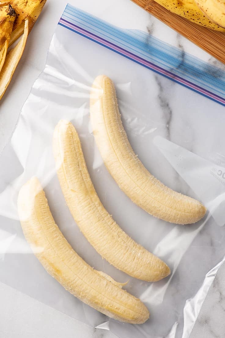 Photo showing how to freeze bananas in a plastic bag.