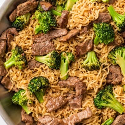 Broccoli beef ramen in a skillet.