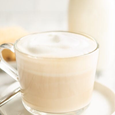 a coffee cup of london fog latte on a plate